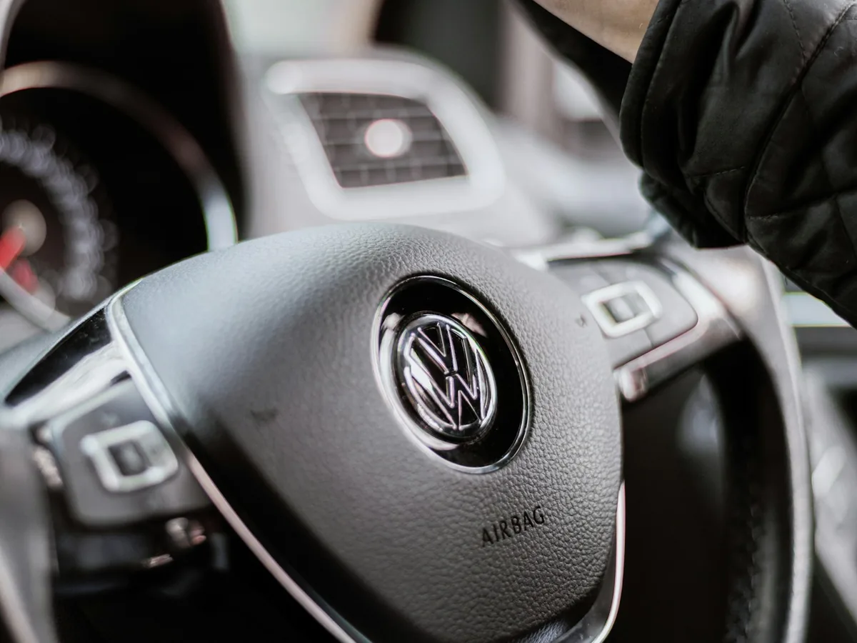 Steering wheel (image)